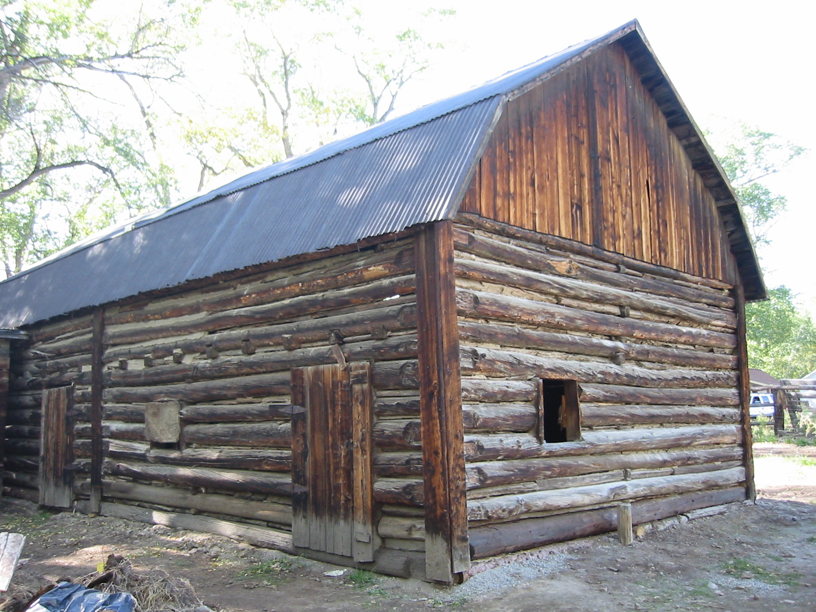 Log building on the Turner Place, 2000.