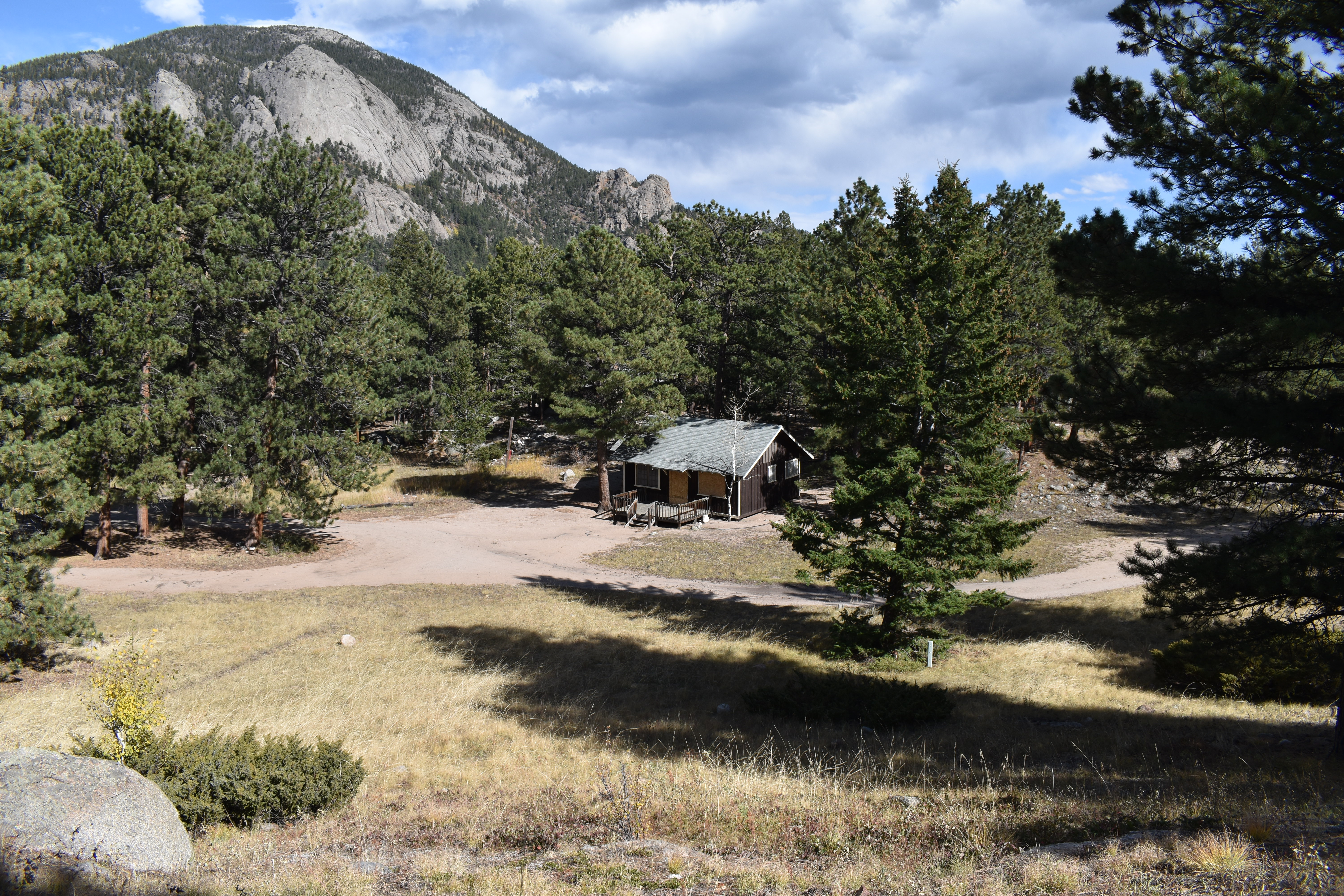 A photo of a cabin at Cascade Cottages in Rocky Mountain National Park.