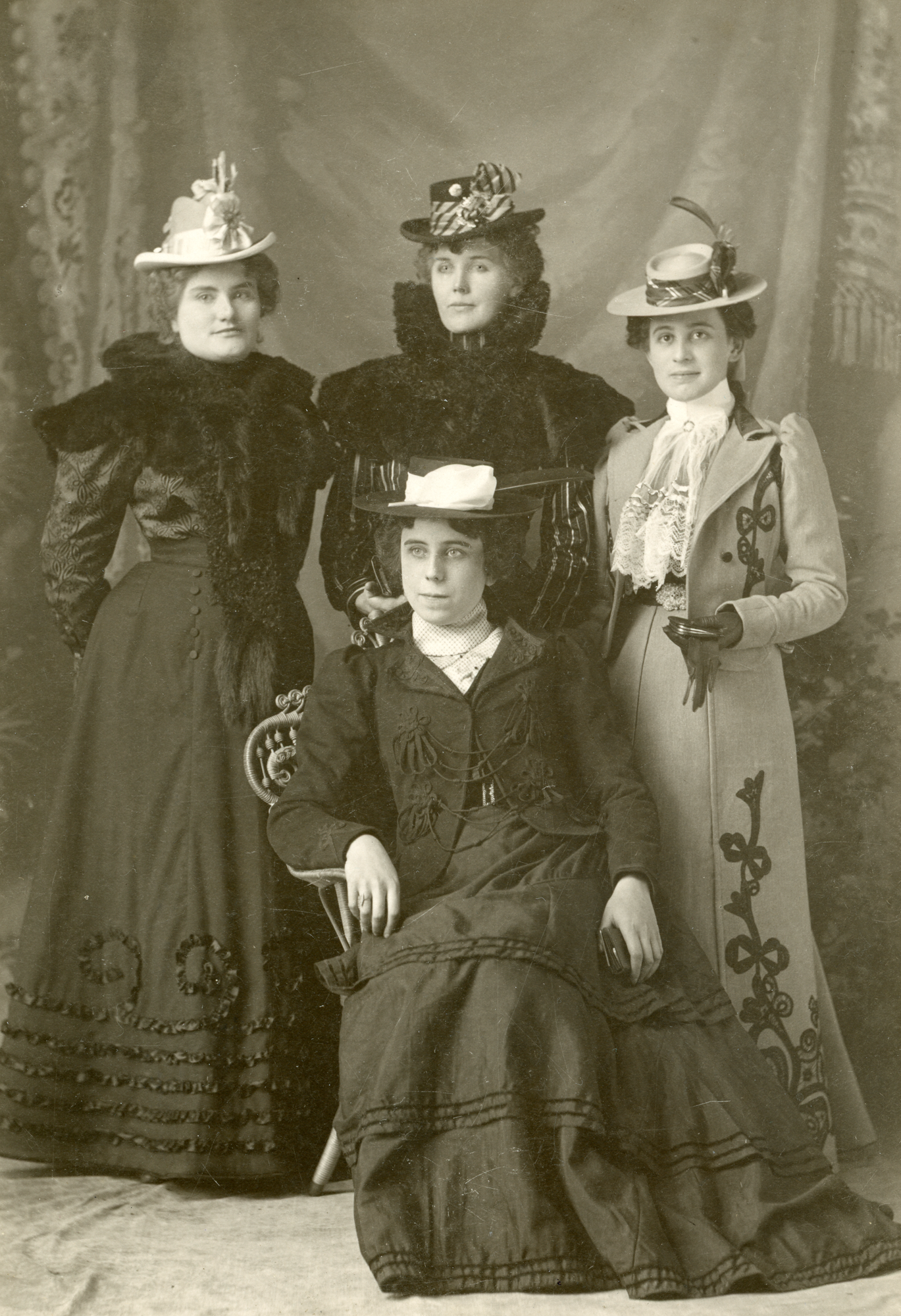 Laundry Queen, Lillian Powers, and other women
