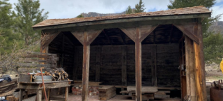 picture of train passenger shelter