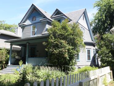 A photo of the Bennett House in Fort Collins.