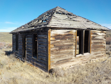 picture of a cabin